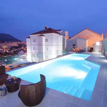 Curic Apartment *