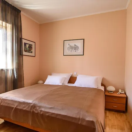 Curic Apartment *