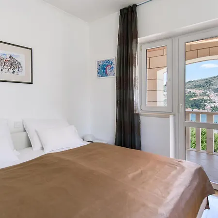 Curic Apartment *